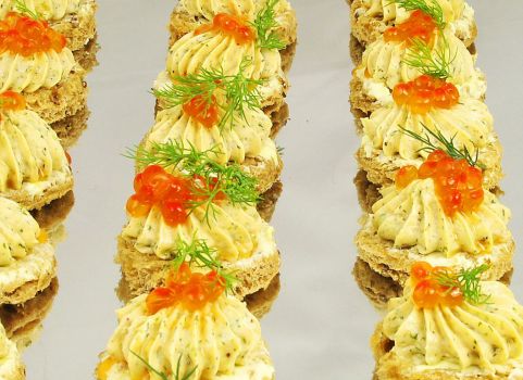 Lachs-Creme-Fingerfood-mit-Lachsrogen